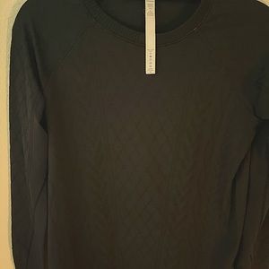 Lululemon black sweater with beautiful design for the cooler days. Size 10
